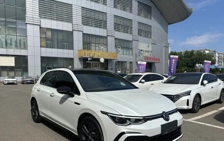 Volkswagen Golf VIII, 2022 год, 1 800 111 рублей, 3 фотография