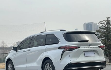 Toyota Sienna, 2021 год, 3 800 000 рублей, 4 фотография