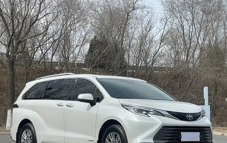 Toyota Sienna, 2021 год, 3 800 000 рублей, 3 фотография