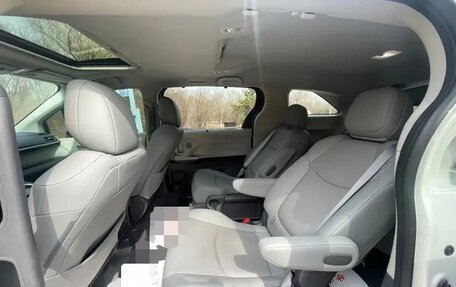 Toyota Sienna, 2021 год, 3 800 000 рублей, 11 фотография