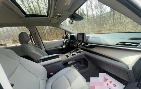 Toyota Sienna, 2021 год, 3 800 000 рублей, 15 фотография