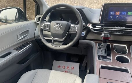 Toyota Sienna, 2021 год, 3 800 000 рублей, 9 фотография