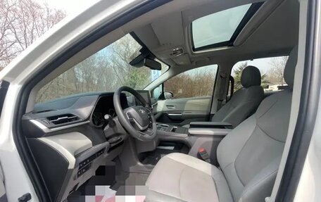 Toyota Sienna, 2021 год, 3 800 000 рублей, 10 фотография