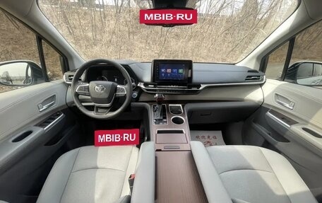 Toyota Sienna, 2021 год, 3 800 000 рублей, 8 фотография