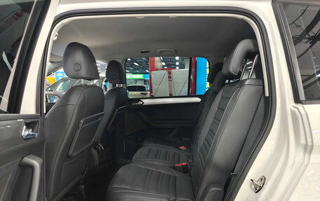 Volkswagen Touran III, 2024 год, 2 344 000 рублей, 5 фотография