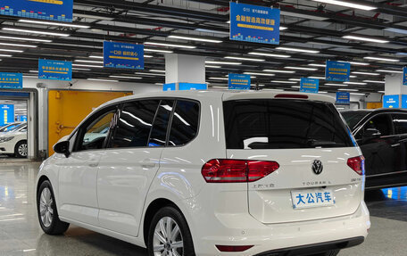 Volkswagen Touran III, 2024 год, 2 344 000 рублей, 2 фотография