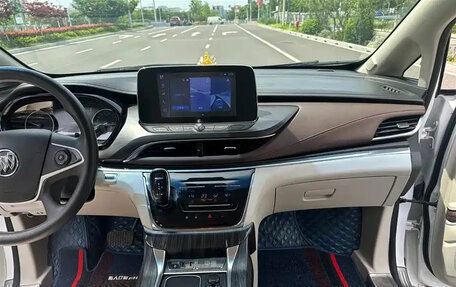 Buick GL8 III, 2021 год, 2 100 000 рублей, 9 фотография