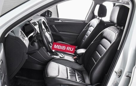 Volkswagen Tiguan II, 2019 год, 2 524 000 рублей, 10 фотография