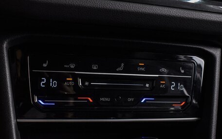 Volkswagen Tiguan II, 2019 год, 2 524 000 рублей, 16 фотография