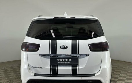KIA Carnival III, 2017 год, 2 450 000 рублей, 3 фотография