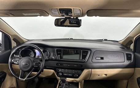 KIA Carnival III, 2017 год, 2 450 000 рублей, 7 фотография