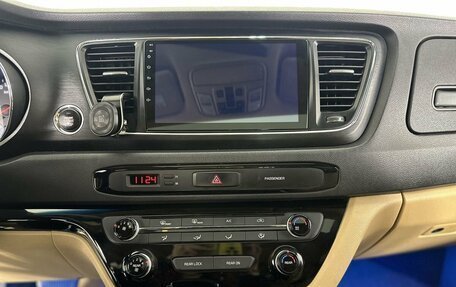 KIA Carnival III, 2017 год, 2 450 000 рублей, 12 фотография