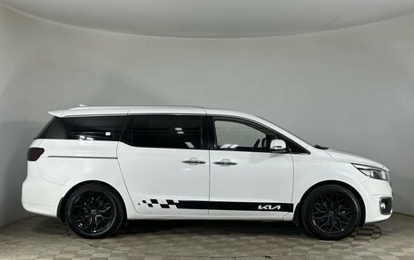 KIA Carnival III, 2017 год, 2 450 000 рублей, 4 фотография