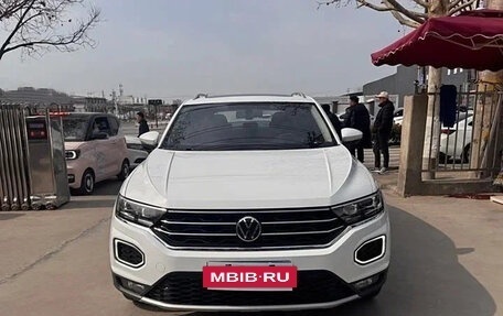 Volkswagen T-Roc I, 2021 год, 1 400 200 рублей, 2 фотография