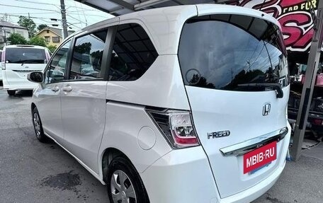 Honda Freed I, 2013 год, 735 000 рублей, 2 фотография