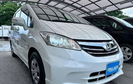 Honda Freed I, 2013 год, 735 000 рублей, 32 фотография