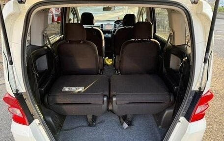 Honda Freed I, 2011 год, 715 000 рублей, 24 фотография