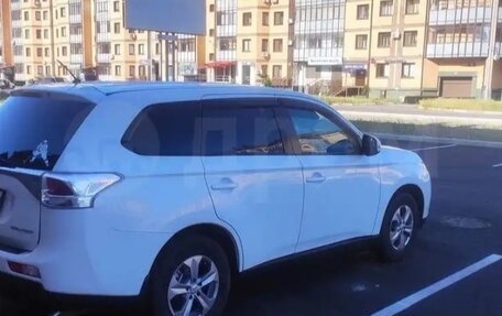 Mitsubishi Outlander III рестайлинг 3, 2013 год, 1 450 000 рублей, 2 фотография
