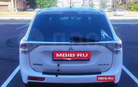 Mitsubishi Outlander III рестайлинг 3, 2013 год, 1 450 000 рублей, 4 фотография