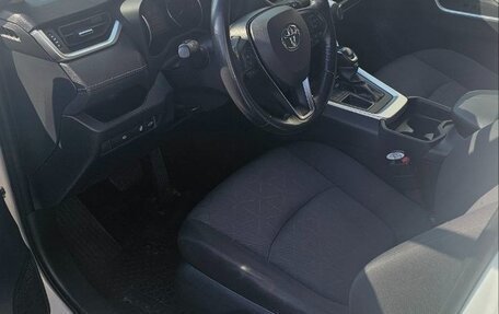 Toyota RAV4, 2019 год, 3 250 000 рублей, 4 фотография