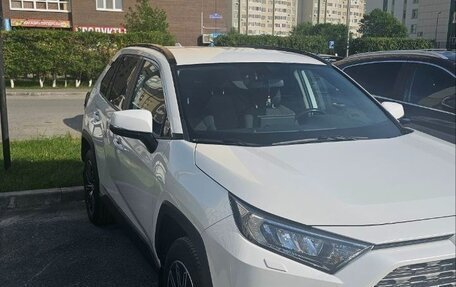 Toyota RAV4, 2019 год, 3 250 000 рублей, 5 фотография