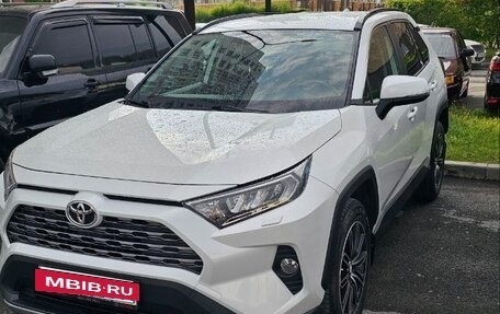 Toyota RAV4, 2019 год, 3 250 000 рублей, 10 фотография