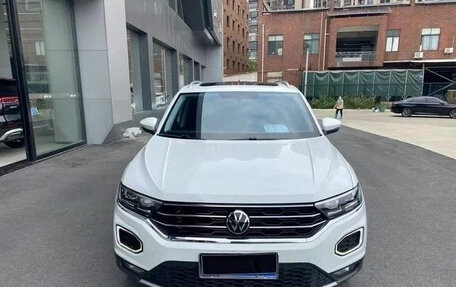 Volkswagen T-Roc I, 2021 год, 1 500 200 рублей, 2 фотография