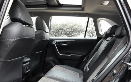 Toyota RAV4, 2024 год, 3 775 000 рублей, 7 фотография