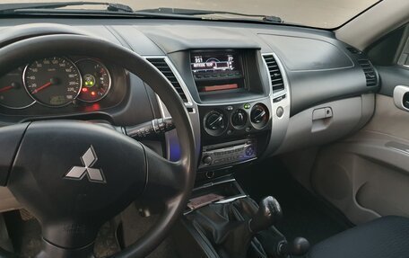 Mitsubishi Pajero Sport II рестайлинг, 2012 год, 1 850 000 рублей, 15 фотография