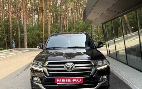 Toyota Land Cruiser 200, 2019 год, 10 000 000 рублей, 3 фотография
