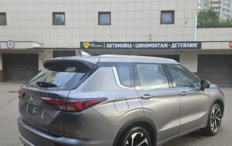 Mitsubishi Outlander, 2023 год, 4 000 000 рублей, 4 фотография