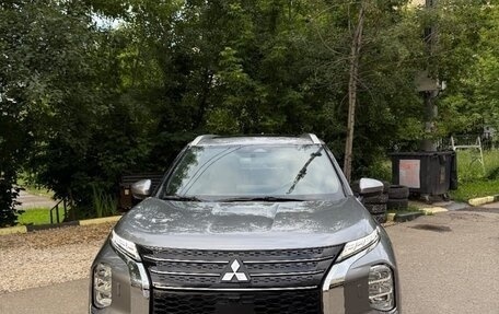 Mitsubishi Outlander, 2023 год, 4 000 000 рублей, 5 фотография