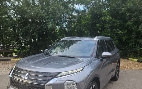 Mitsubishi Outlander, 2023 год, 4 000 000 рублей, 7 фотография