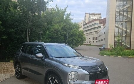 Mitsubishi Outlander, 2023 год, 4 000 000 рублей, 8 фотография
