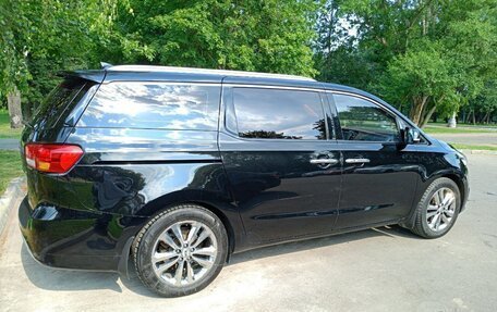 KIA Carnival III, 2016 год, 2 260 000 рублей, 3 фотография