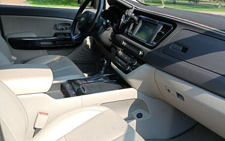 KIA Carnival III, 2016 год, 2 260 000 рублей, 7 фотография