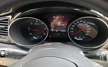 KIA Carnival III, 2016 год, 2 260 000 рублей, 8 фотография