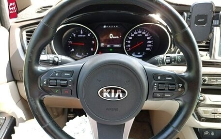 KIA Carnival III, 2016 год, 2 260 000 рублей, 9 фотография