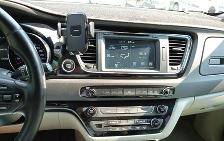 KIA Carnival III, 2016 год, 2 260 000 рублей, 11 фотография