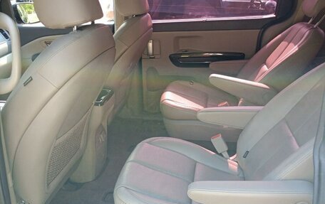 KIA Carnival III, 2016 год, 2 260 000 рублей, 18 фотография