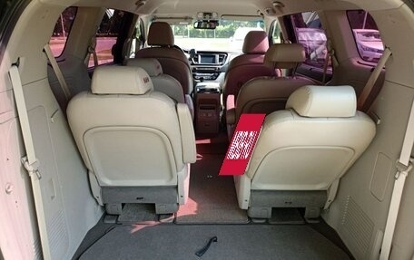 KIA Carnival III, 2016 год, 2 260 000 рублей, 22 фотография