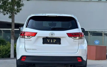 Toyota Highlander, 2021 год, 2 500 000 рублей, 5 фотография