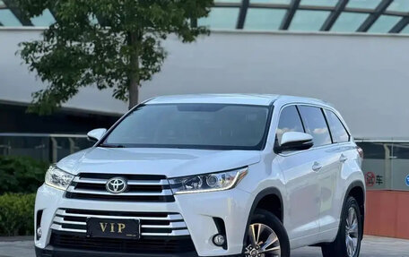 Toyota Highlander, 2021 год, 2 500 000 рублей, 2 фотография