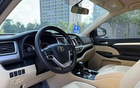Toyota Highlander, 2021 год, 2 500 000 рублей, 7 фотография