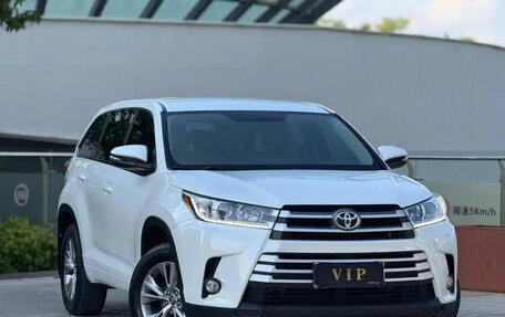 Toyota Highlander, 2021 год, 2 500 000 рублей, 3 фотография