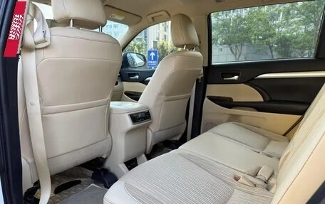 Toyota Highlander, 2021 год, 2 500 000 рублей, 8 фотография