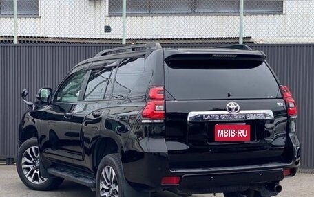 Toyota Land Cruiser Prado 150 рестайлинг 2, 2022 год, 4 000 000 рублей, 4 фотография