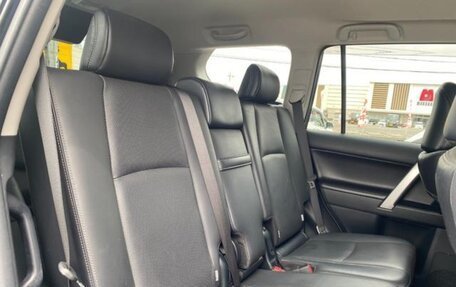 Toyota Land Cruiser Prado 150 рестайлинг 2, 2022 год, 4 000 000 рублей, 11 фотография