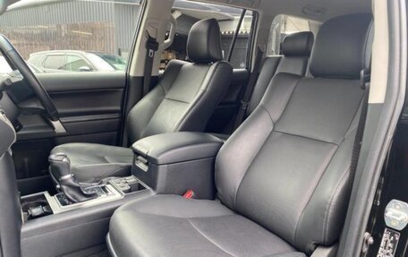 Toyota Land Cruiser Prado 150 рестайлинг 2, 2022 год, 4 000 000 рублей, 8 фотография