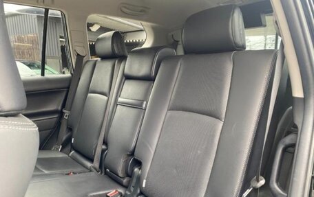 Toyota Land Cruiser Prado 150 рестайлинг 2, 2022 год, 4 000 000 рублей, 10 фотография